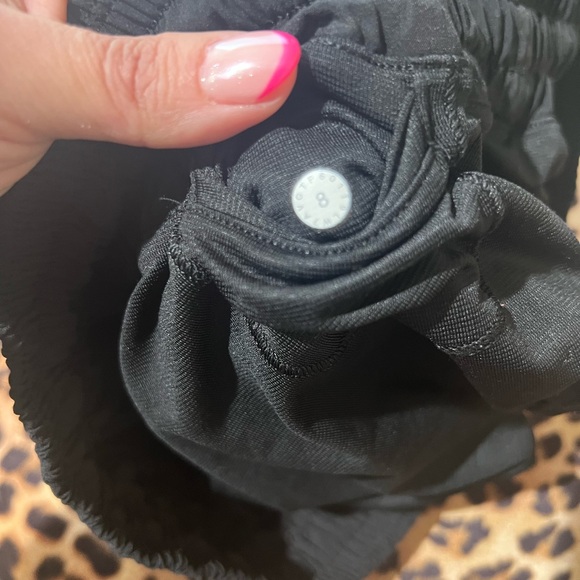 Lululemon Women’s Hotty Hot Short - Picture 3 of 3